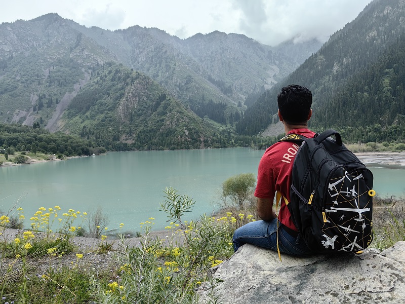 <p>Guest from UAE, left bank of Issyk Lake</p>
