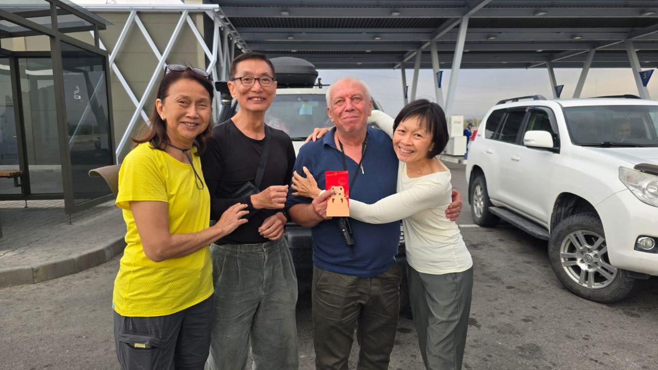 Guests from Singapore and Alexander, the driver